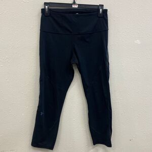 Under Armour “heatgear” black cropped size medium